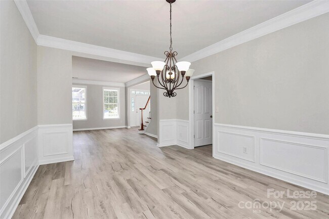 Building Photo - 2108 Oakcliffe Ct