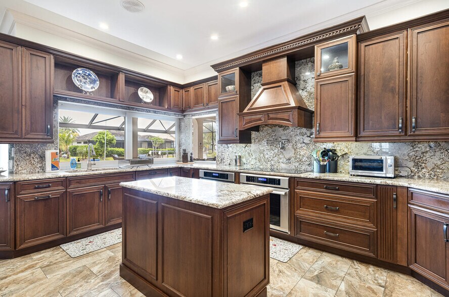 Building Photo - 842 Miramar Ct