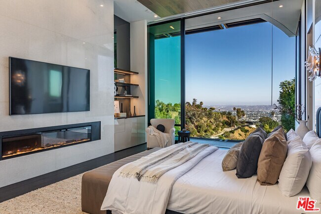 Building Photo - 9364 Beverlycrest Dr