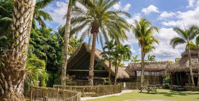 Building Photo - 655 SE 13th St Cir