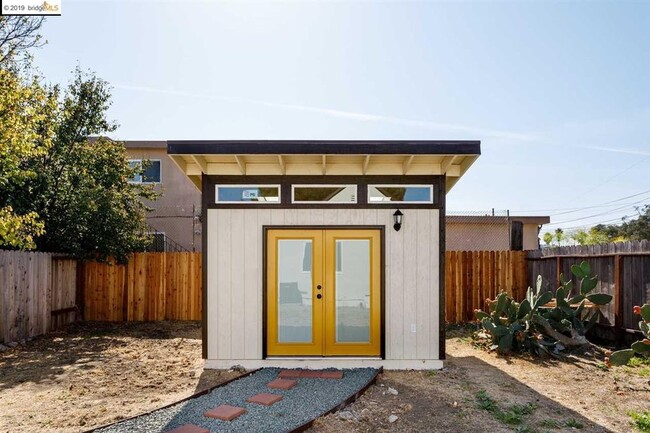 Building Photo - 106 Chanslor Ave