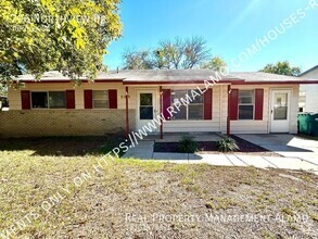 Building Photo - AVAILABLE NOW! 3 Bedroom / 2 Bath Home In ...