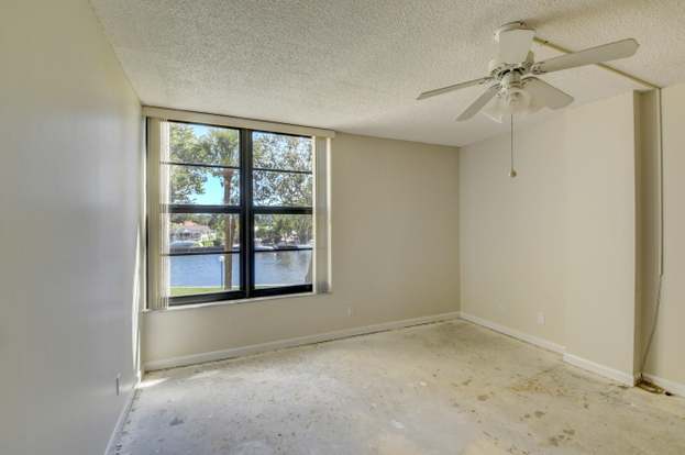 Building Photo - 14 Royal Palm Way