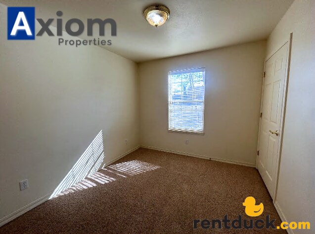 Building Photo - 465 Taft Ave