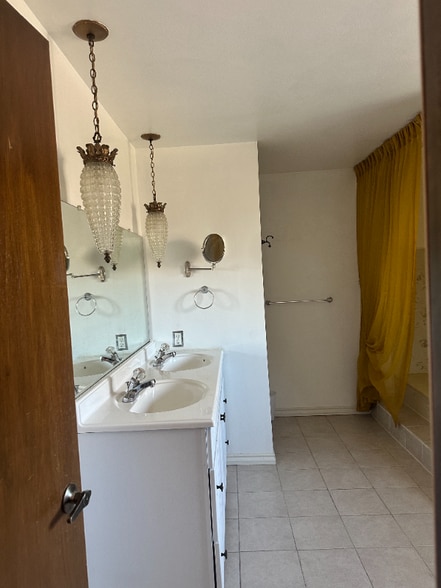 Building Photo - 661 S Fulton St