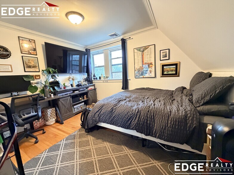 Building Photo - 1798 Beacon St