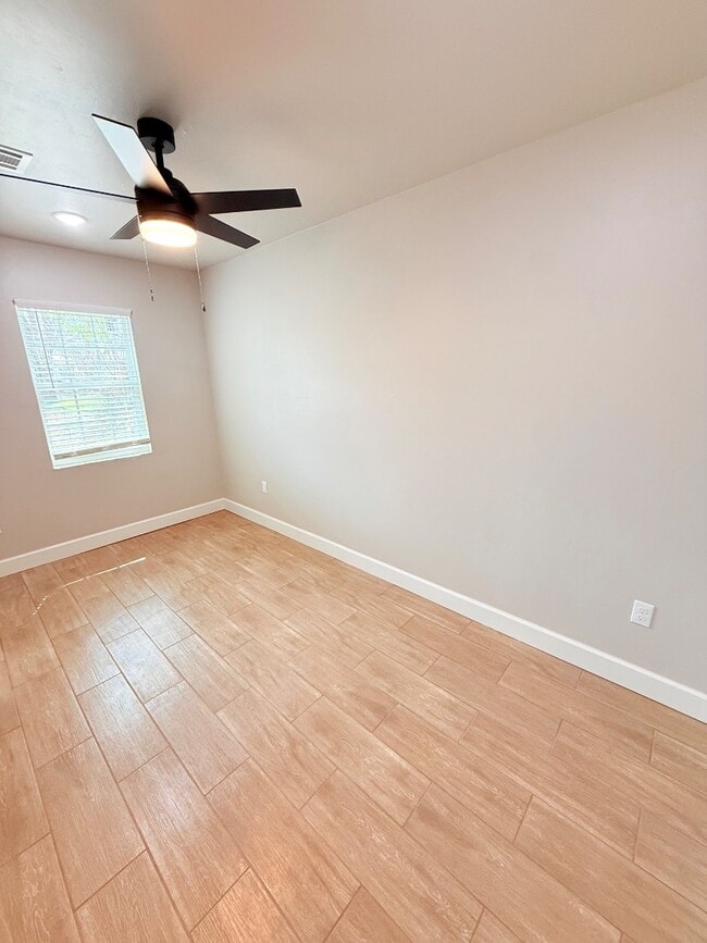 Building Photo - 5909 NW 40th St