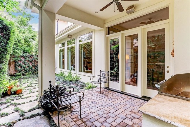 Building Photo - 100 S Creekside Ct