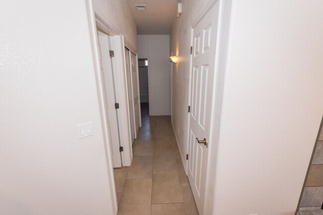 Building Photo - Large Corner Lot Home with 3 Bedrooms, 2 Baths, Central A/C, Washer & Dryer included!