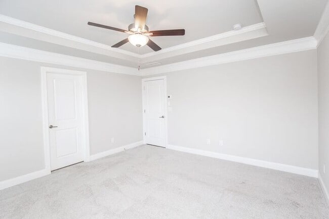 Building Photo - 3 story townhome in a great location in Chamblee