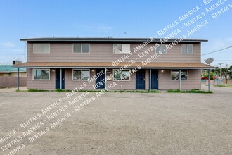 Building Photo - 3411 Center Dr