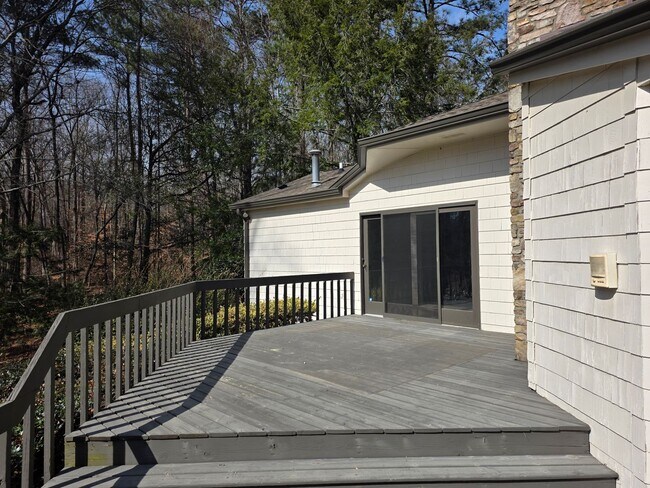 Building Photo - Private 4 bed 3 bath home located in Marietta on 4.5 acres