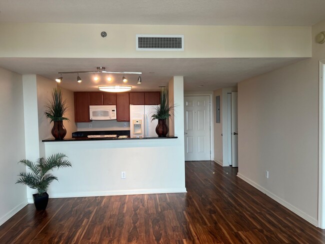 Building Photo - 300 S Duval St