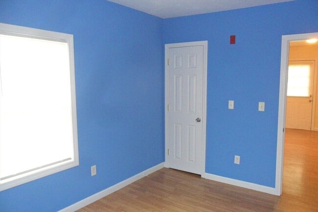 Building Photo - 848 Waverly St