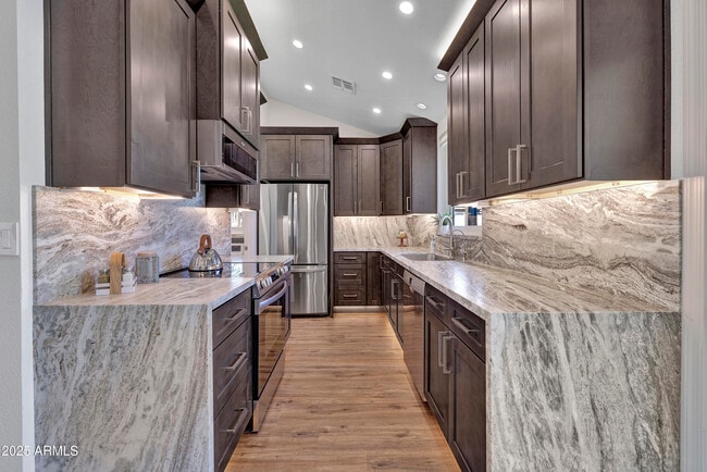 Building Photo - 1362 E Wickieup Ln