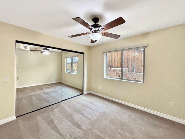 Building Photo - Stunning 4BD/3.5BA Townhouse in Pacific Be...