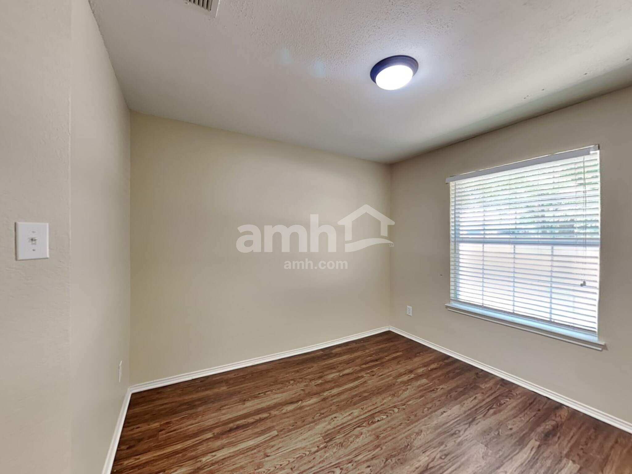 Building Photo - 2020 Fairview Dr