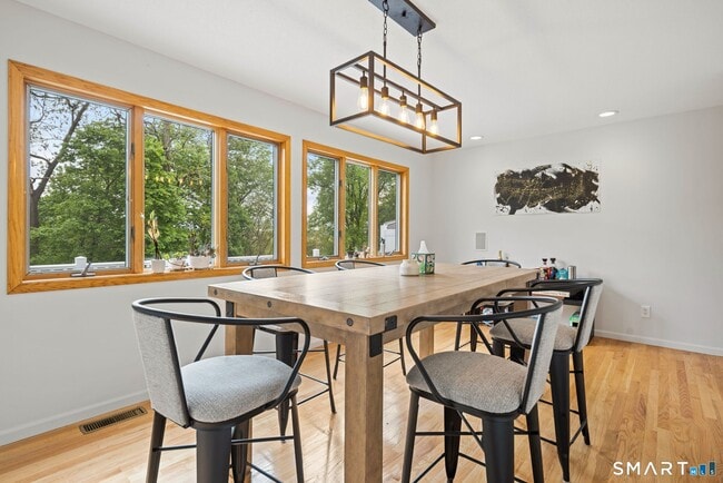 Building Photo - 39 Brightwood Ln