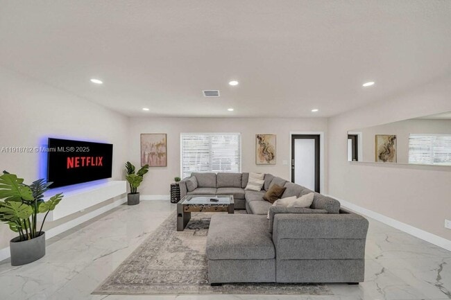 Building Photo - 305 NW 124th St