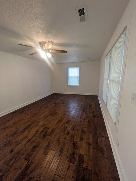 Building Photo - 1521 Waterhouse St