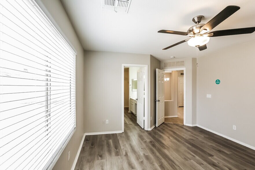 Building Photo - 12814 W Crocus Dr