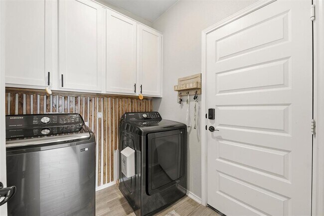 Building Photo - 1506 Dragonfly Loop