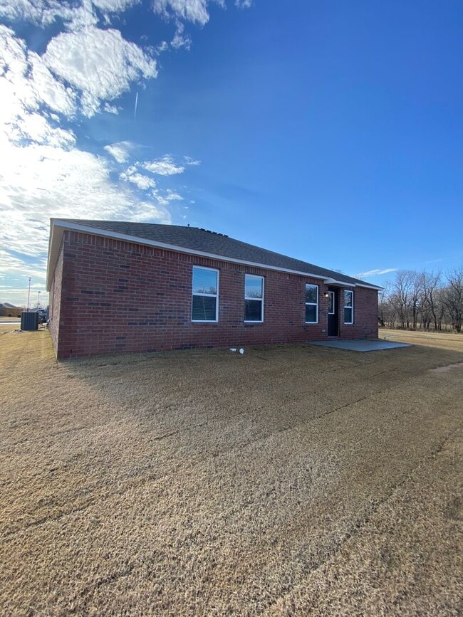 Building Photo - *Pre-leasing* Three Bedroom | Two Bath Hom...
