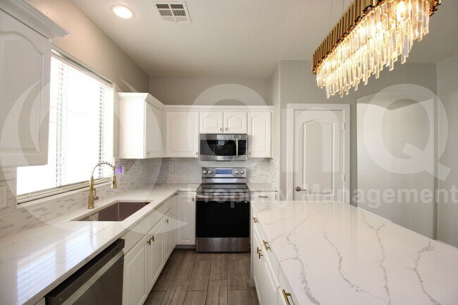 Building Photo - 44390 W McClelland Dr