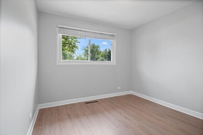 Building Photo - 500 Cherry Cir