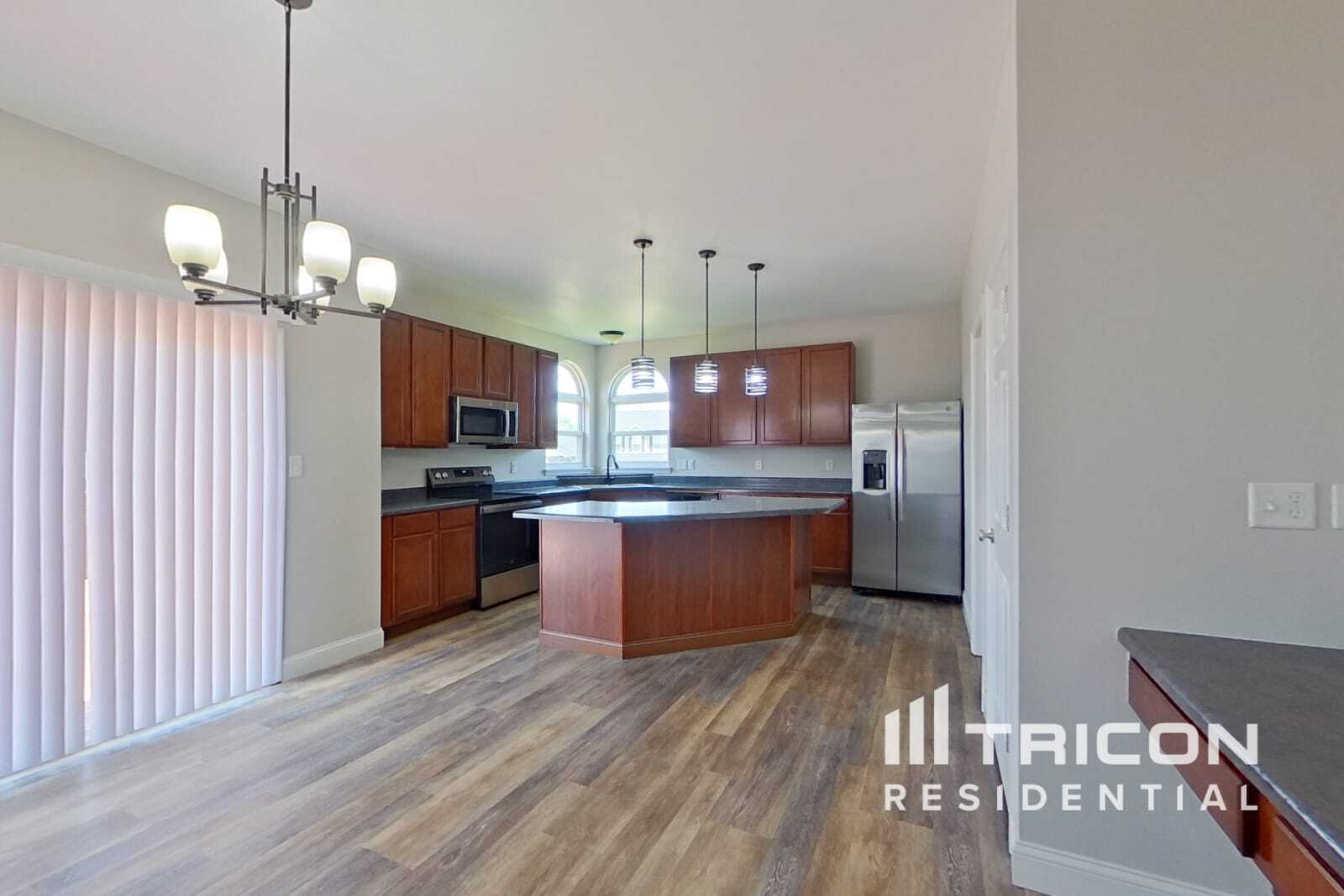 Building Photo - 218 Roxbury Dr