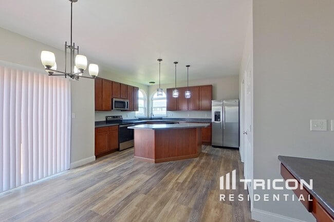 Building Photo - 218 Roxbury Dr