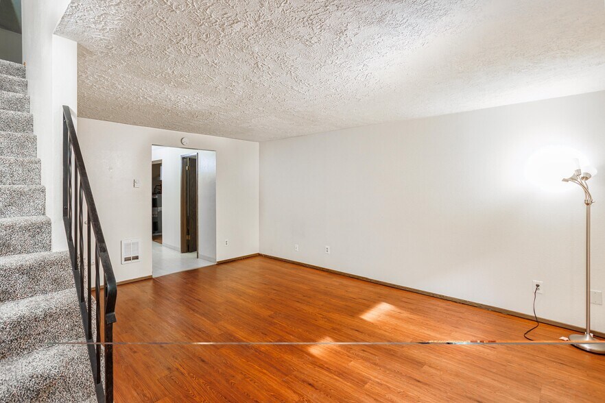 Building Photo - 4311 Plomondon St