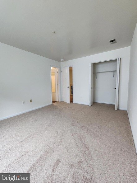 Building Photo - 10 Greystone Ct