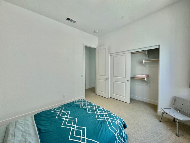 Building Photo - 27128 Skyland Wy