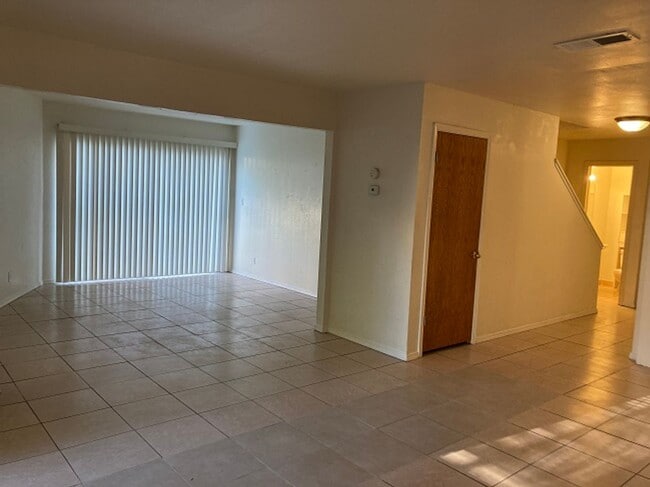 Building Photo - 975 Murrieta Blvd