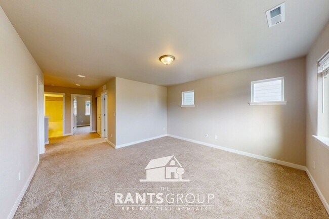 Building Photo - Modern 3-Bed Home in Steilacoom Ridge w/ AC, Fenced Yard and Easy Commute to JBLM!