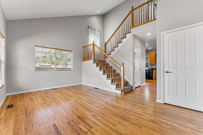 Building Photo - 4-Bed Arvada Home w/ Bedroom & Full Bathro...