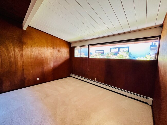 Building Photo - Stunning 4 Bed 2 Bath Eichler near Midtown...