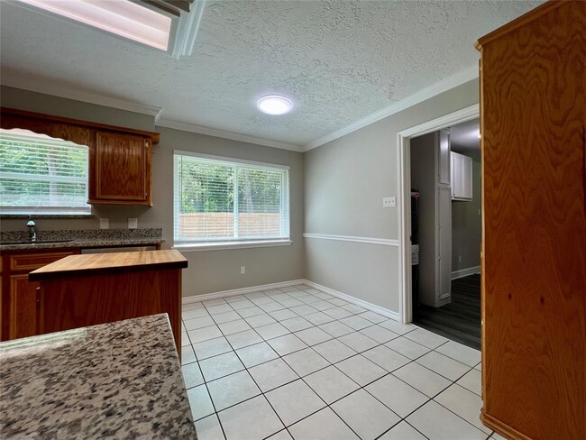 Building Photo - 17 N Linnwood Dr