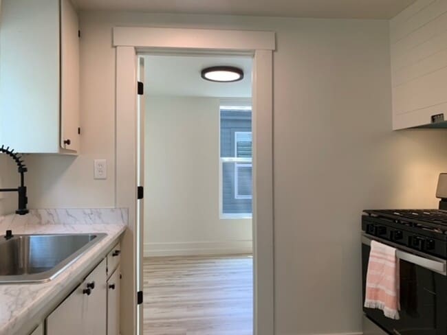 Building Photo - 509 NW C St