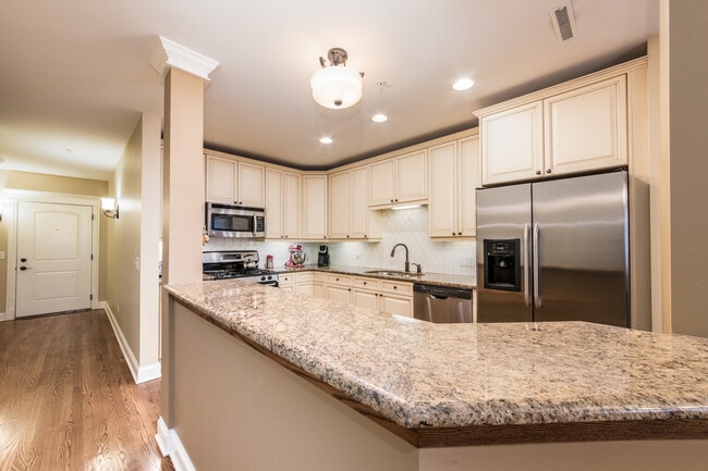 Building Photo - 1021 Peterson Ave