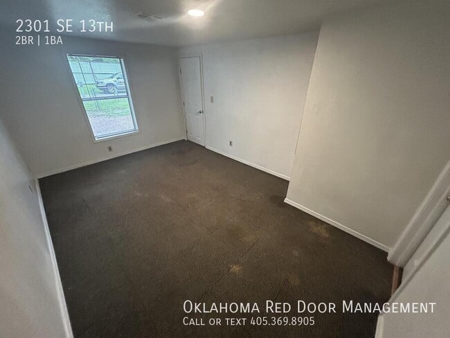 Building Photo - 2301 SE 13th-