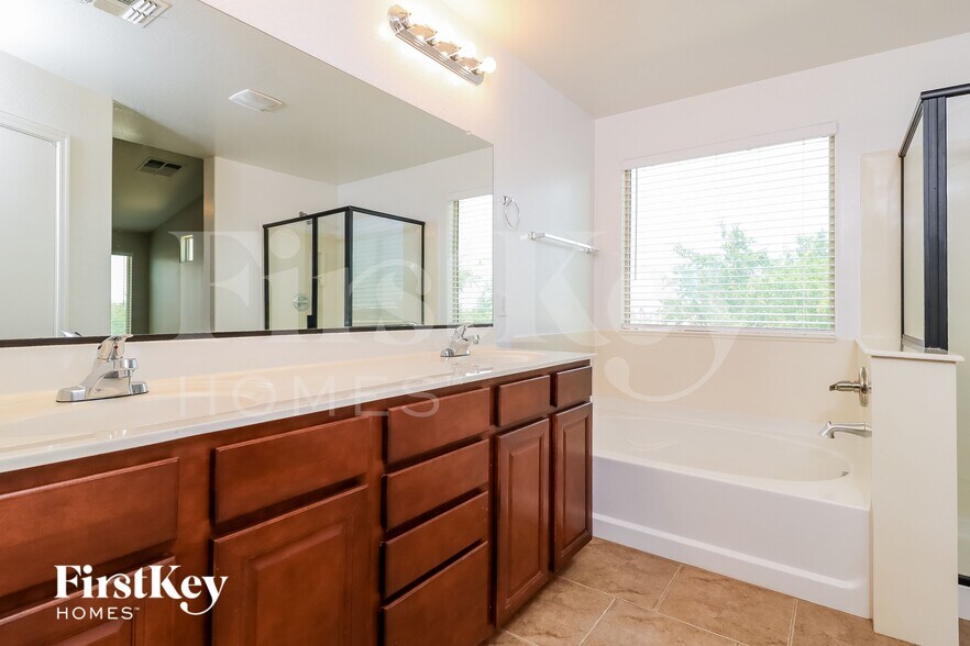 Building Photo - 25288 W Pleasant Ln