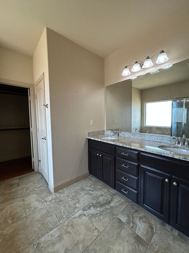 Building Photo - LOCATION, LOCATION, LOCATION-4 bedroom in Legado Estates