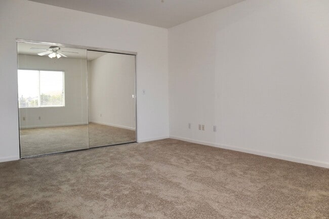 Building Photo - FRESH & BRIGHT 3 BEDROOM GEM IN PRIME LOCA...