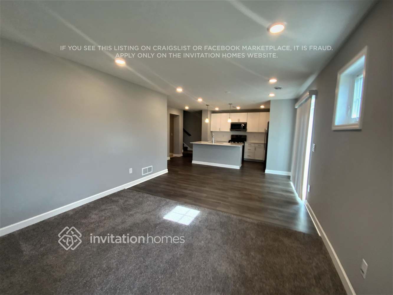 Building Photo - 10922 Glacier Ln N
