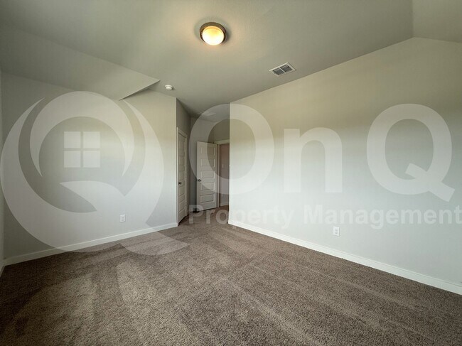 Building Photo - 405 Loganberry Dr