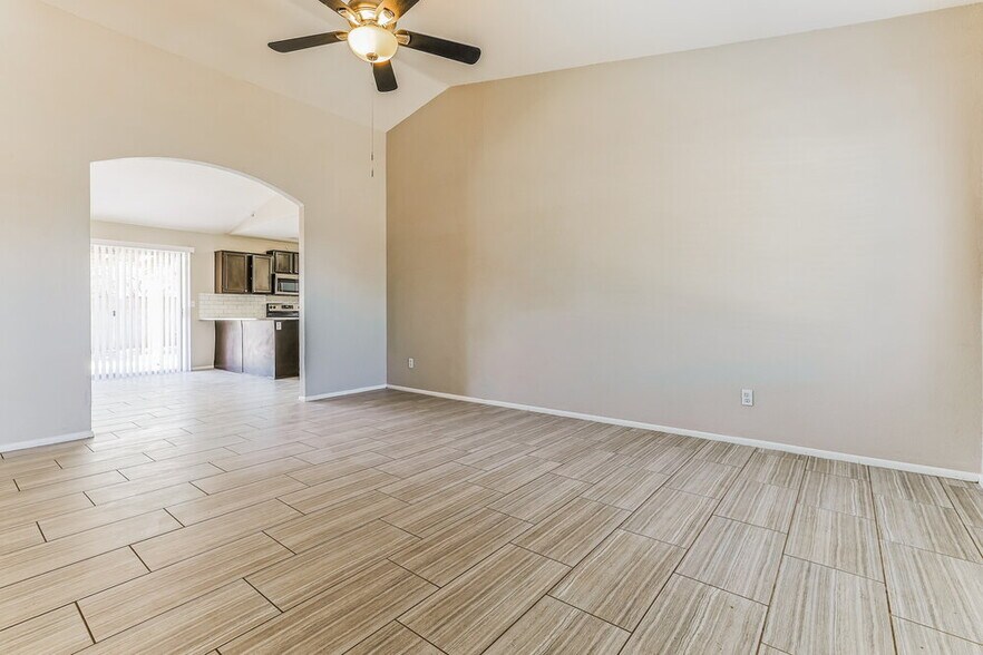 Building Photo - 8609 W Townley Ave