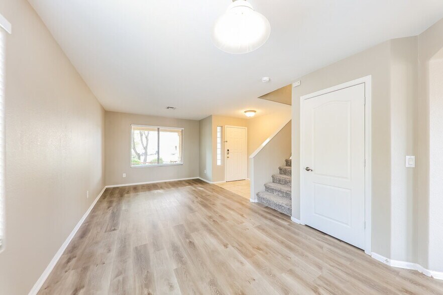 Building Photo - 2534 W Blue Sky Dr