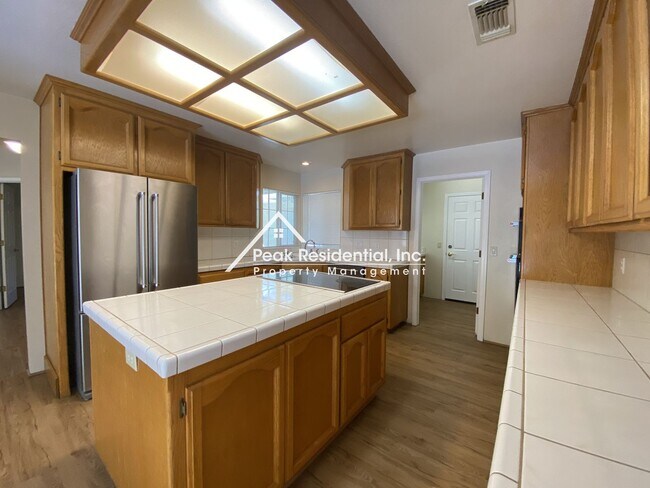 Building Photo - Spacious 3bd/2ba Auburn Home With Bonus Ro...